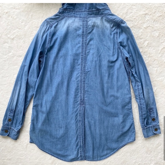 Holding Horses Anthropologie Chambray Denim Hooded Button Up - Picture 5 of 7
